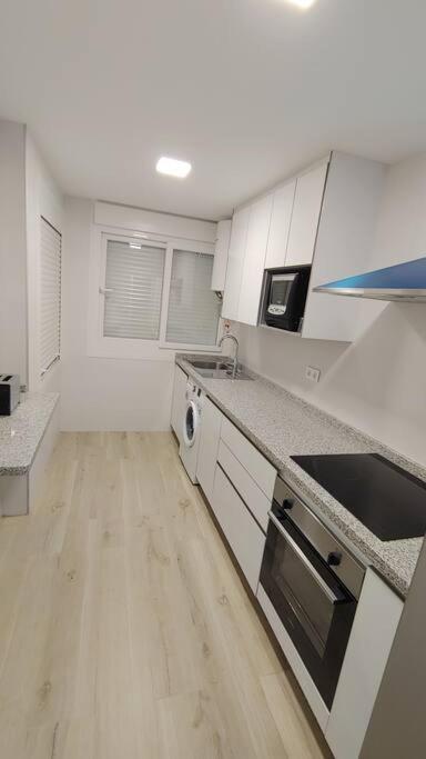 Precioso Apartamento Frente A La Playa Torre Del Mar Bagian luar foto