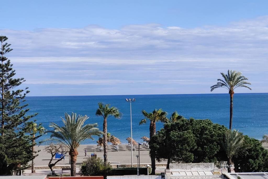 Precioso Apartamento Frente A La Playa Torre Del Mar Bagian luar foto