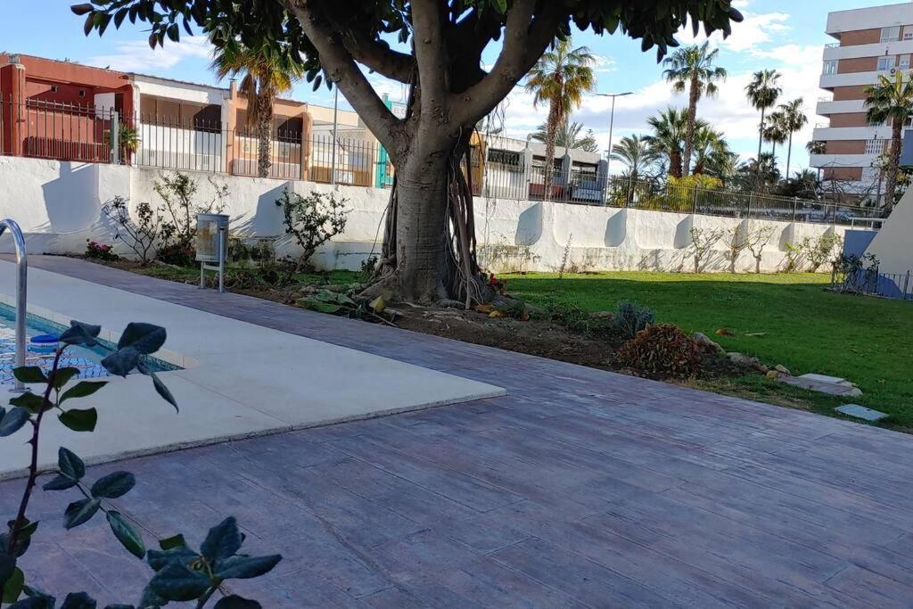 Precioso Apartamento Frente A La Playa Torre Del Mar Bagian luar foto