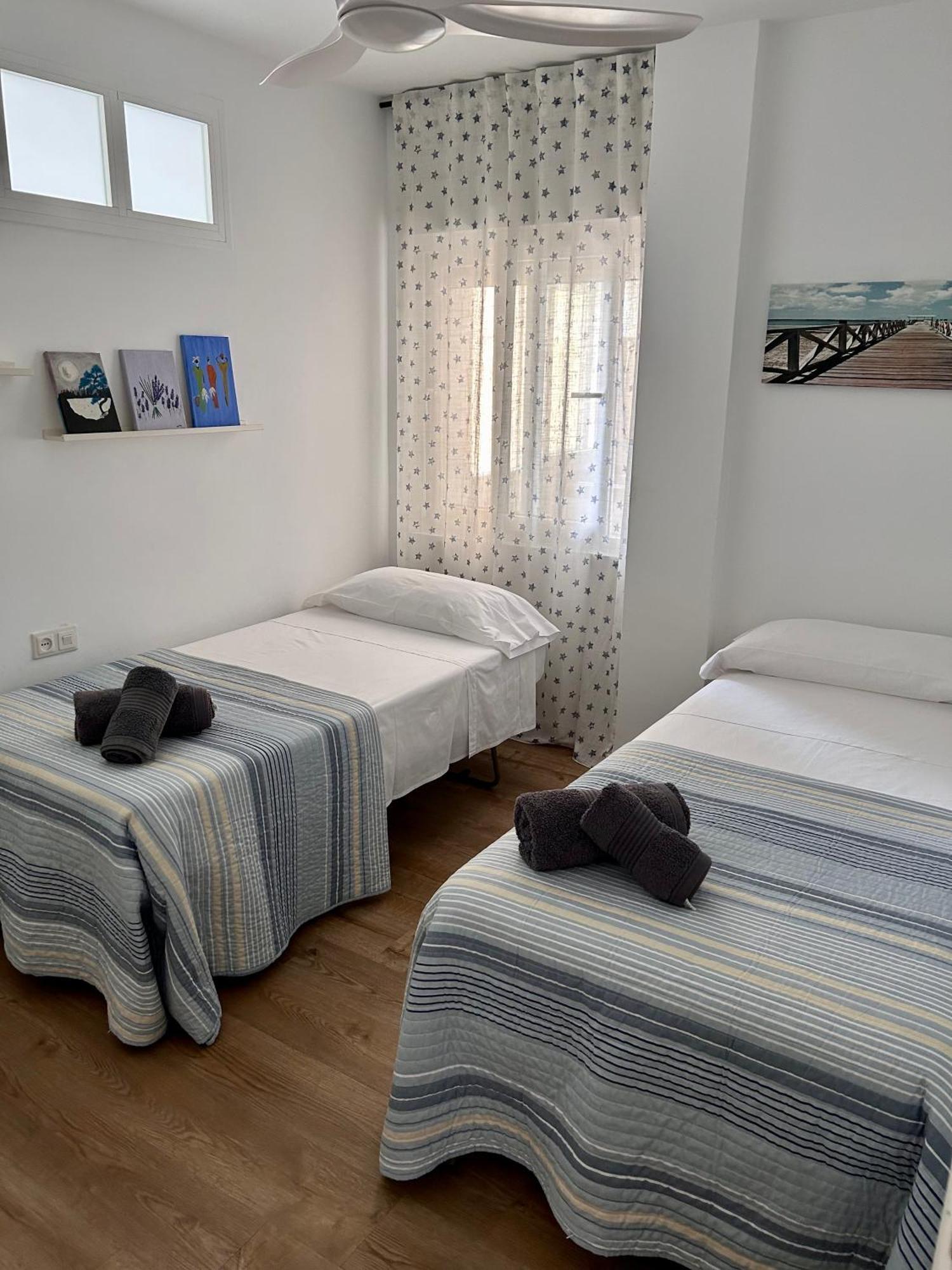 Precioso Apartamento Frente A La Playa Torre Del Mar Bagian luar foto